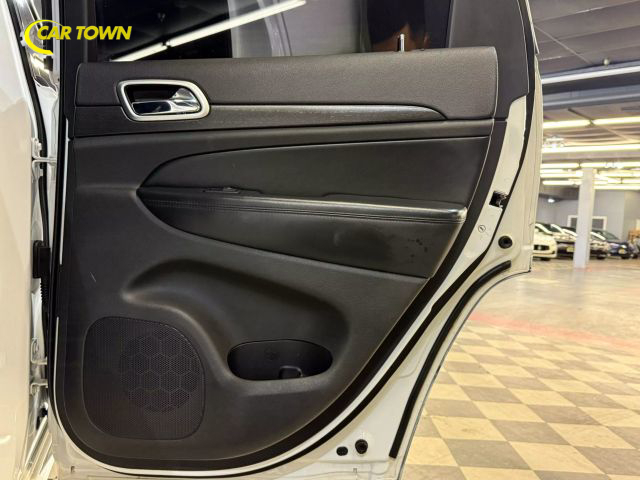 Vehicle image 41 of 58