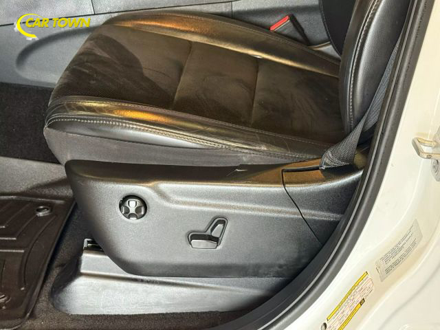 Vehicle image 19 of 58