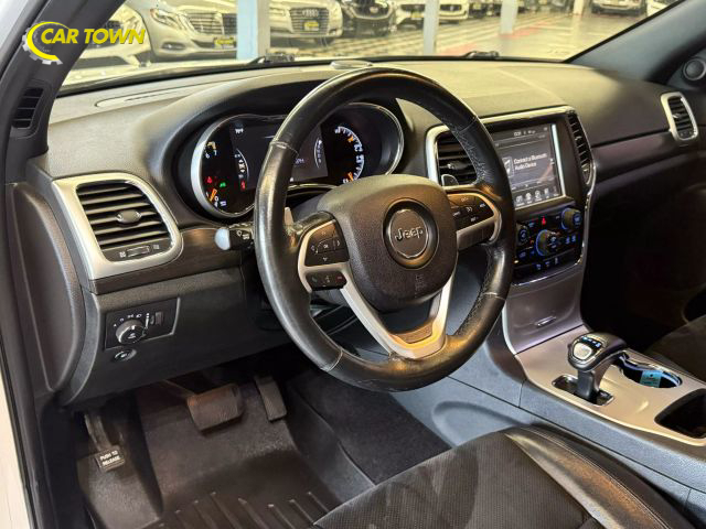 Vehicle image 21 of 58