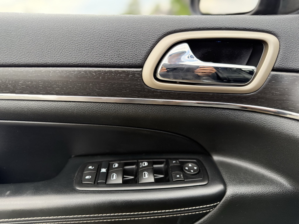 Vehicle image 8 of 41