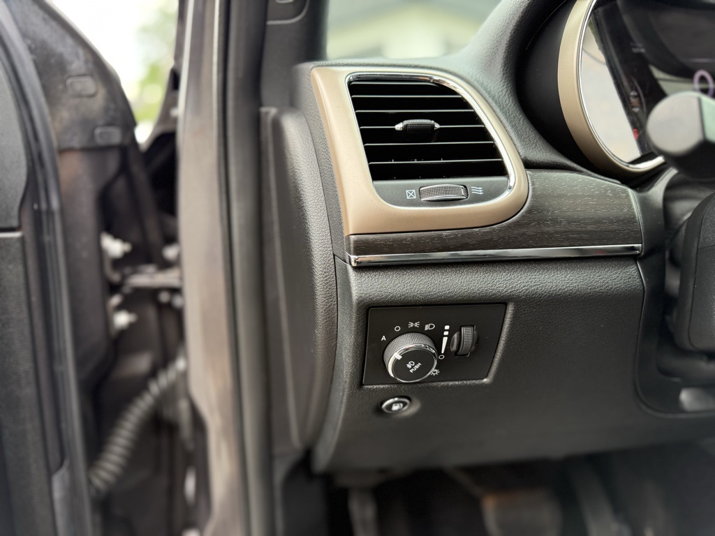 Vehicle image 9 of 41