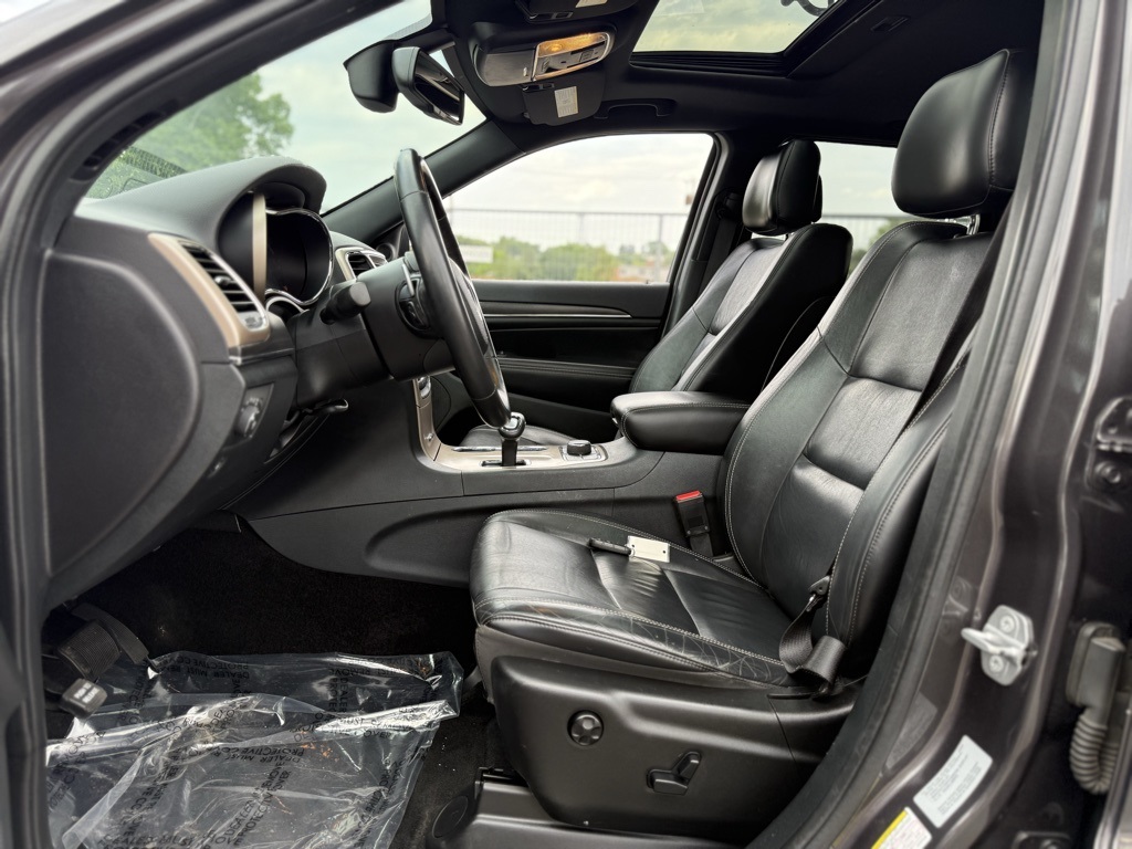 Vehicle image 10 of 41