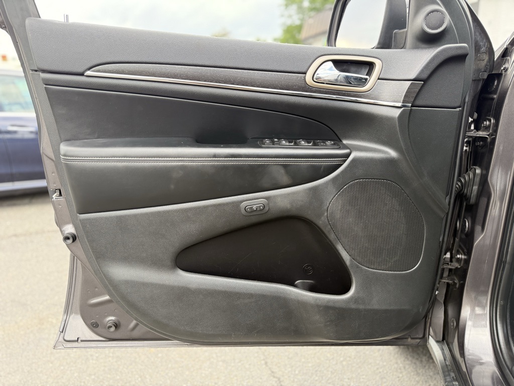 Vehicle image 7 of 41