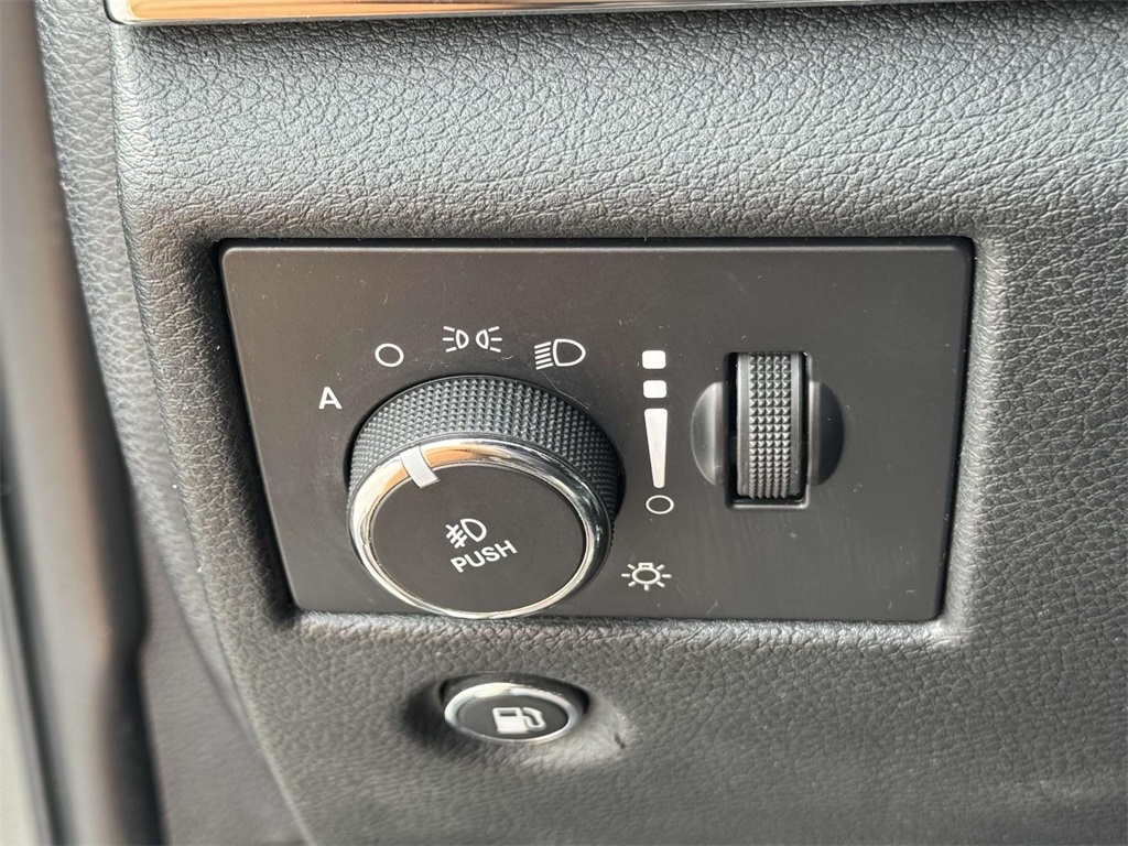 Vehicle image 23 of 31