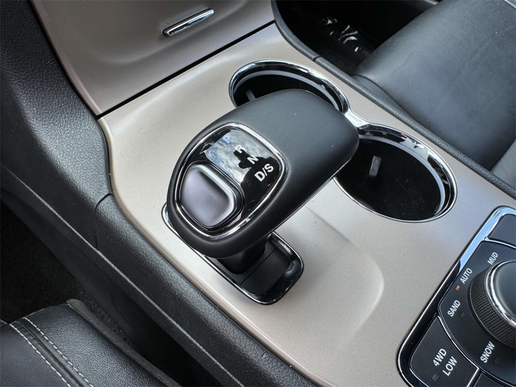 Vehicle image 21 of 31
