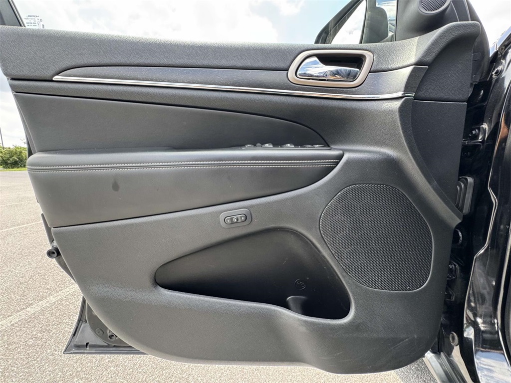 Vehicle image 22 of 31