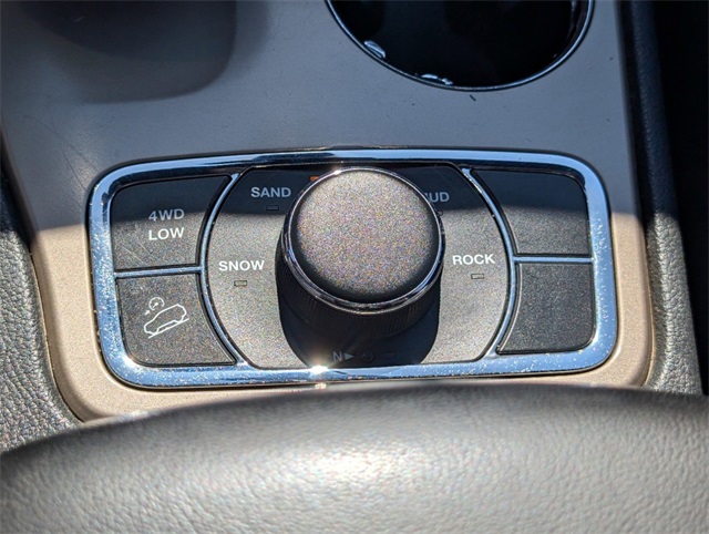 Vehicle image 28 of 37