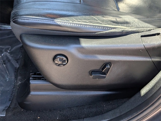 Vehicle image 23 of 37