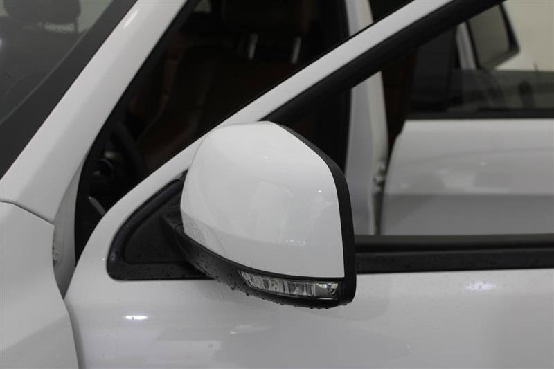 Vehicle image 16 of 40