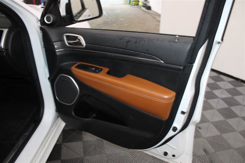 Vehicle image 32 of 40
