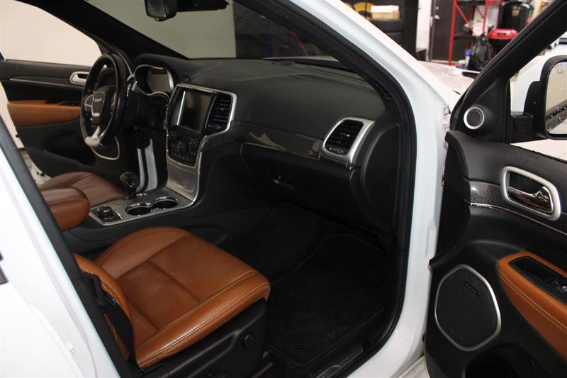 Vehicle image 33 of 40