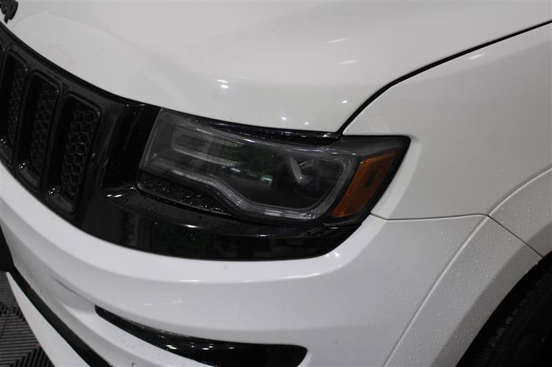 Vehicle image 17 of 40