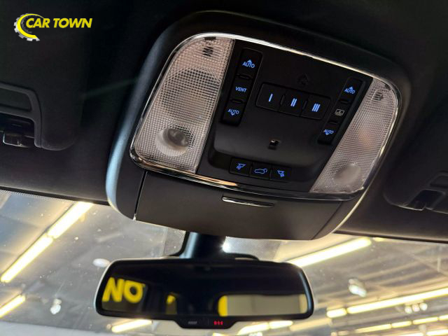 Vehicle image 36 of 61