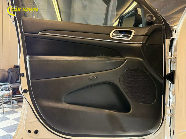 Vehicle image 16 of 61