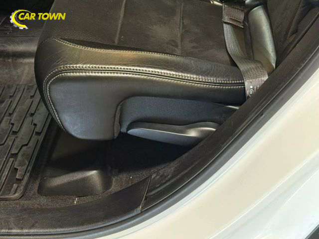 Vehicle image 40 of 61