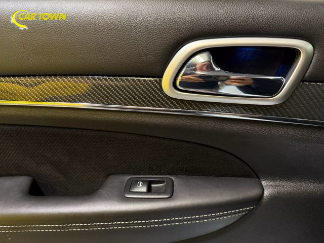 Vehicle image 38 of 61