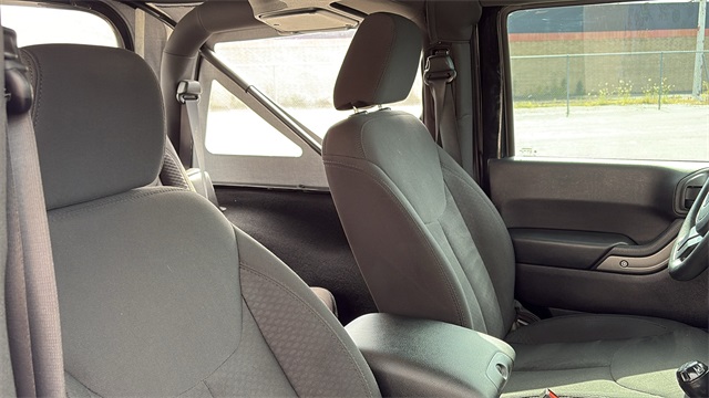 Vehicle image 13 of 27