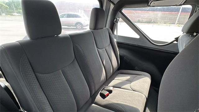 Vehicle image 10 of 27