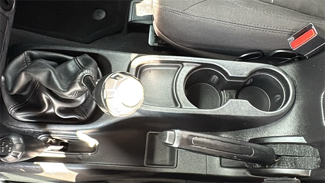 Vehicle image 19 of 27