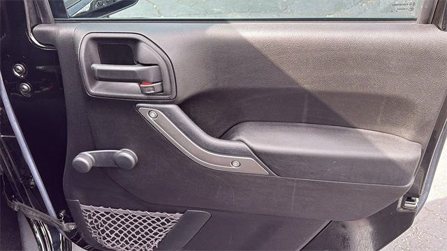 Vehicle image 21 of 27