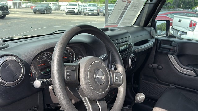 Vehicle image 14 of 27