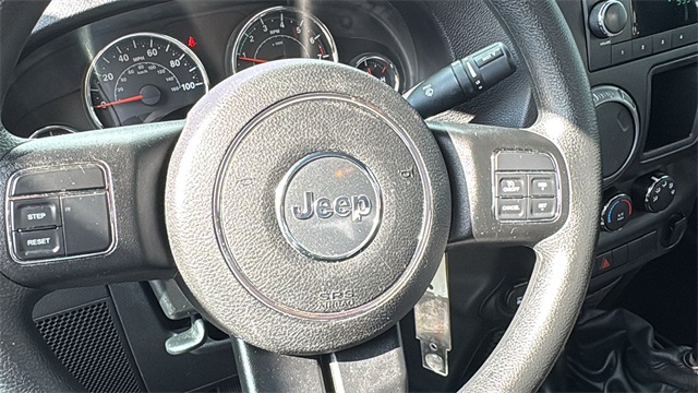 Vehicle image 16 of 27