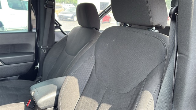 Vehicle image 12 of 27