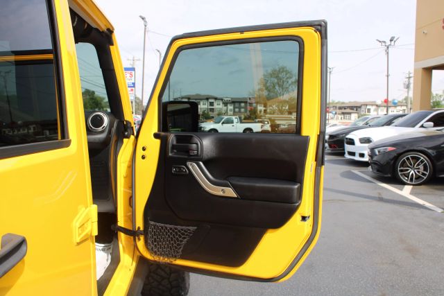 Vehicle image 25 of 38