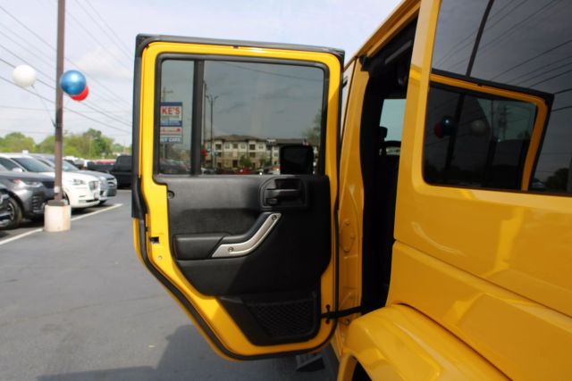 Vehicle image 21 of 38