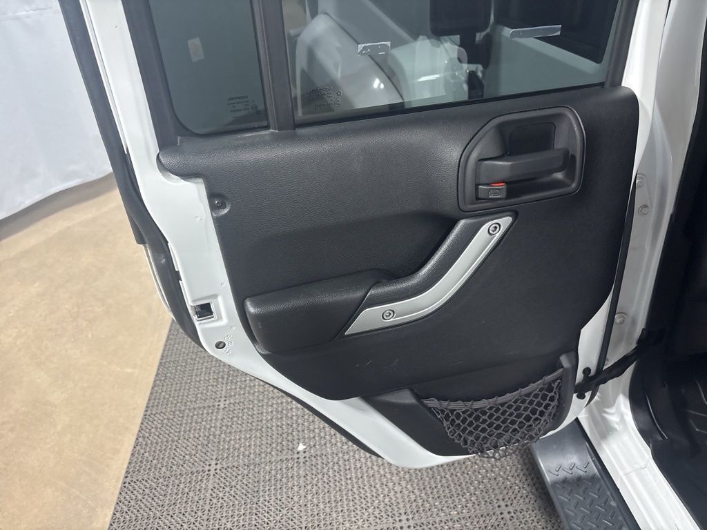 Vehicle image 27 of 35