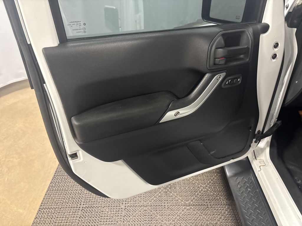 Vehicle image 21 of 35