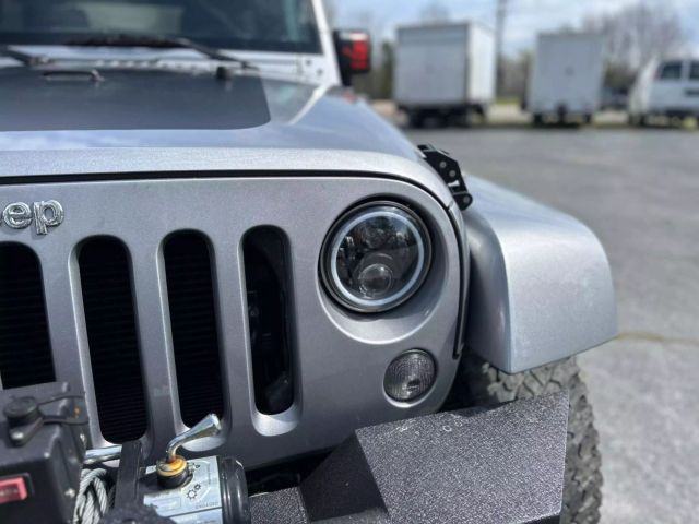 Vehicle image 37 of 41