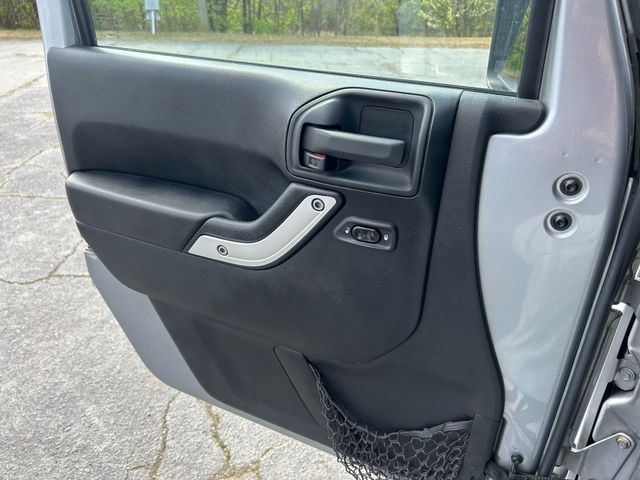 Vehicle image 35 of 41