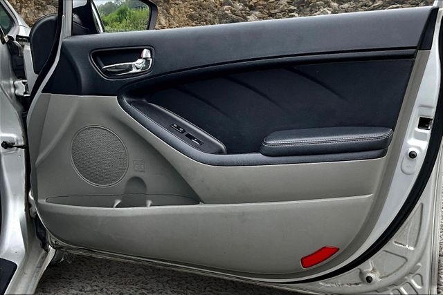 Vehicle image 22 of 31