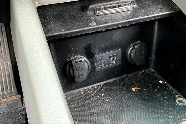 Vehicle image 25 of 31