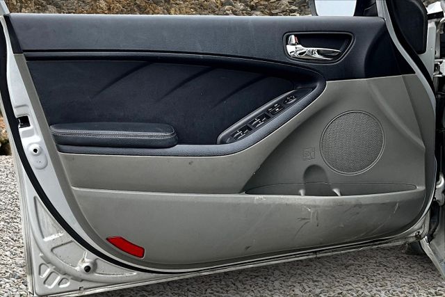 Vehicle image 21 of 31