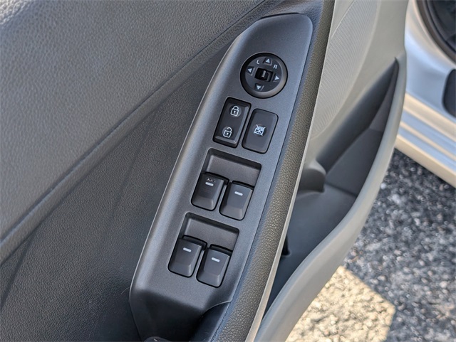 Vehicle image 18 of 24