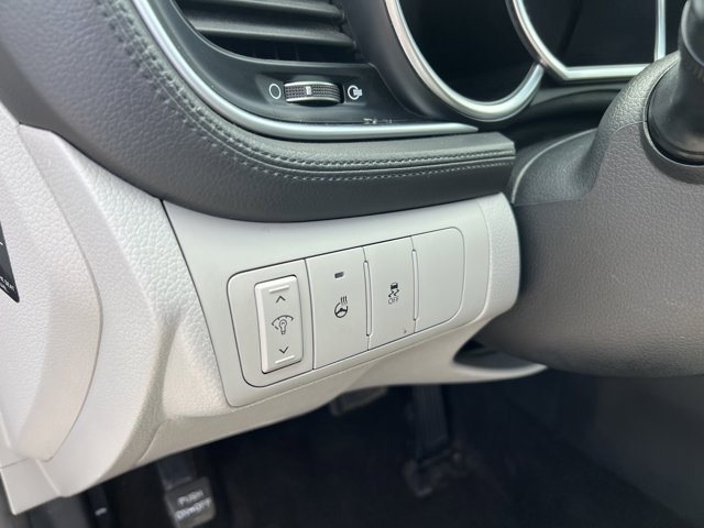 Vehicle image 24 of 30