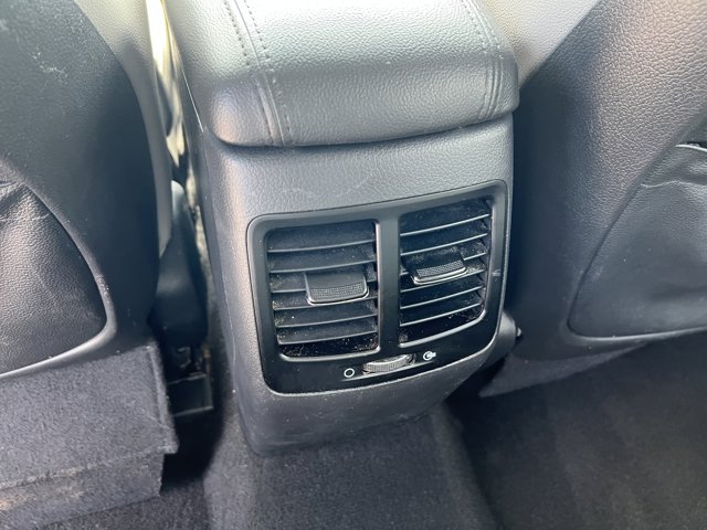 Vehicle image 23 of 30