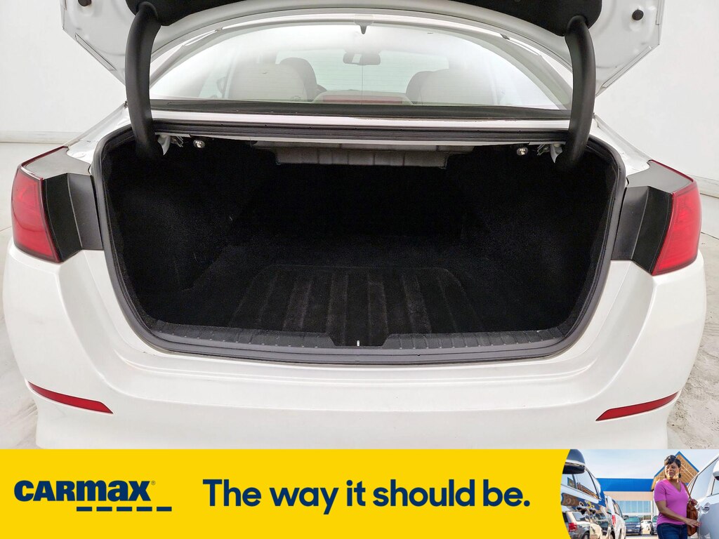 Vehicle image 24 of 29