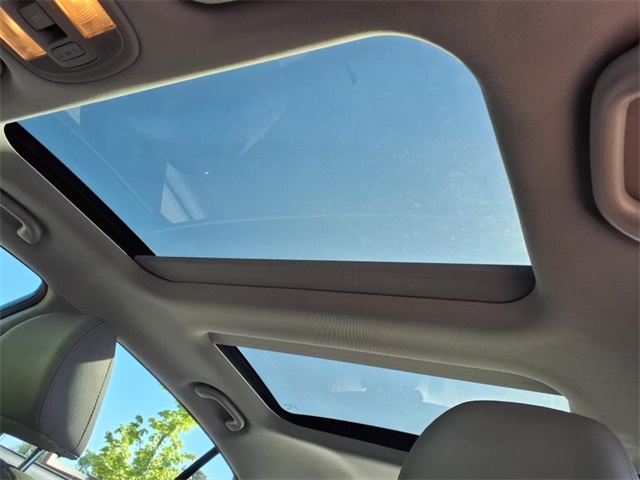Vehicle image 13 of 31