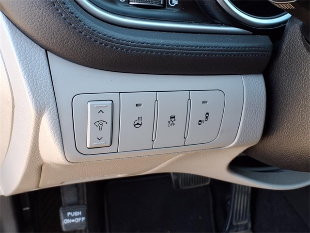 Vehicle image 12 of 31