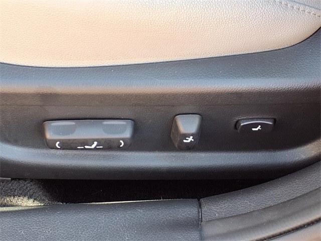 Vehicle image 11 of 31