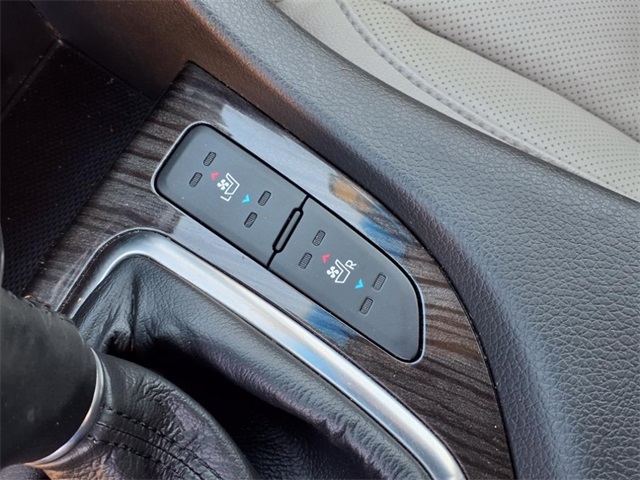 Vehicle image 21 of 31