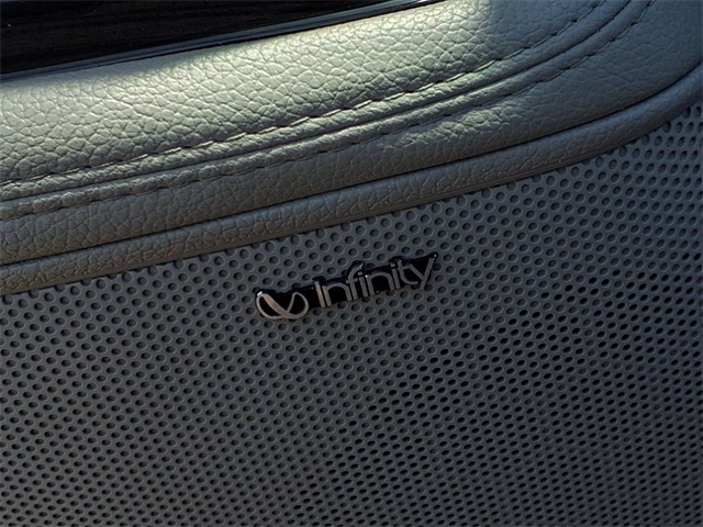 Vehicle image 10 of 31