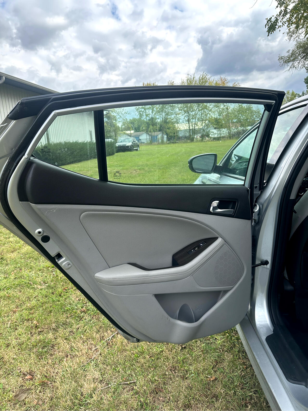 Vehicle image 15 of 33