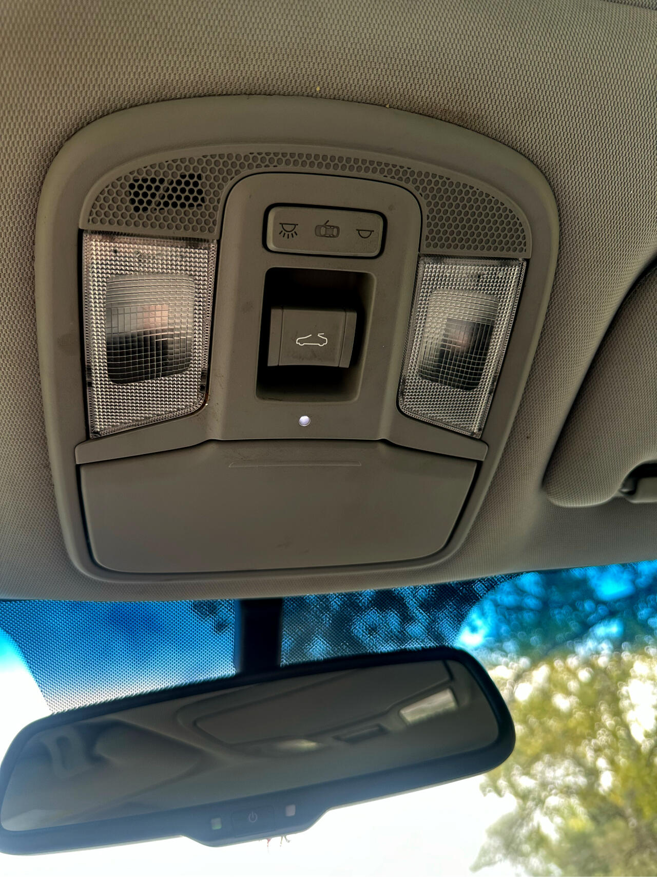 Vehicle image 31 of 33