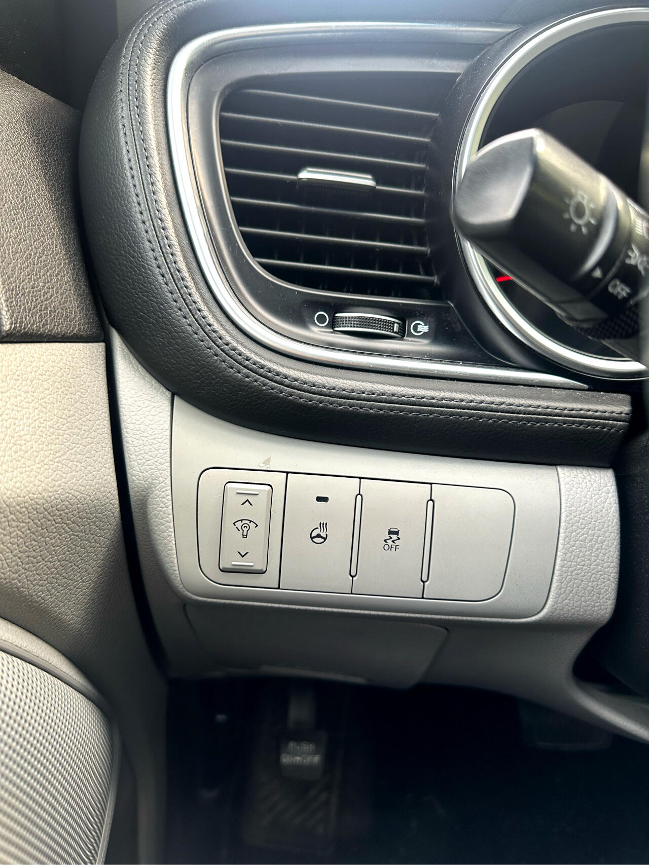 Vehicle image 23 of 33