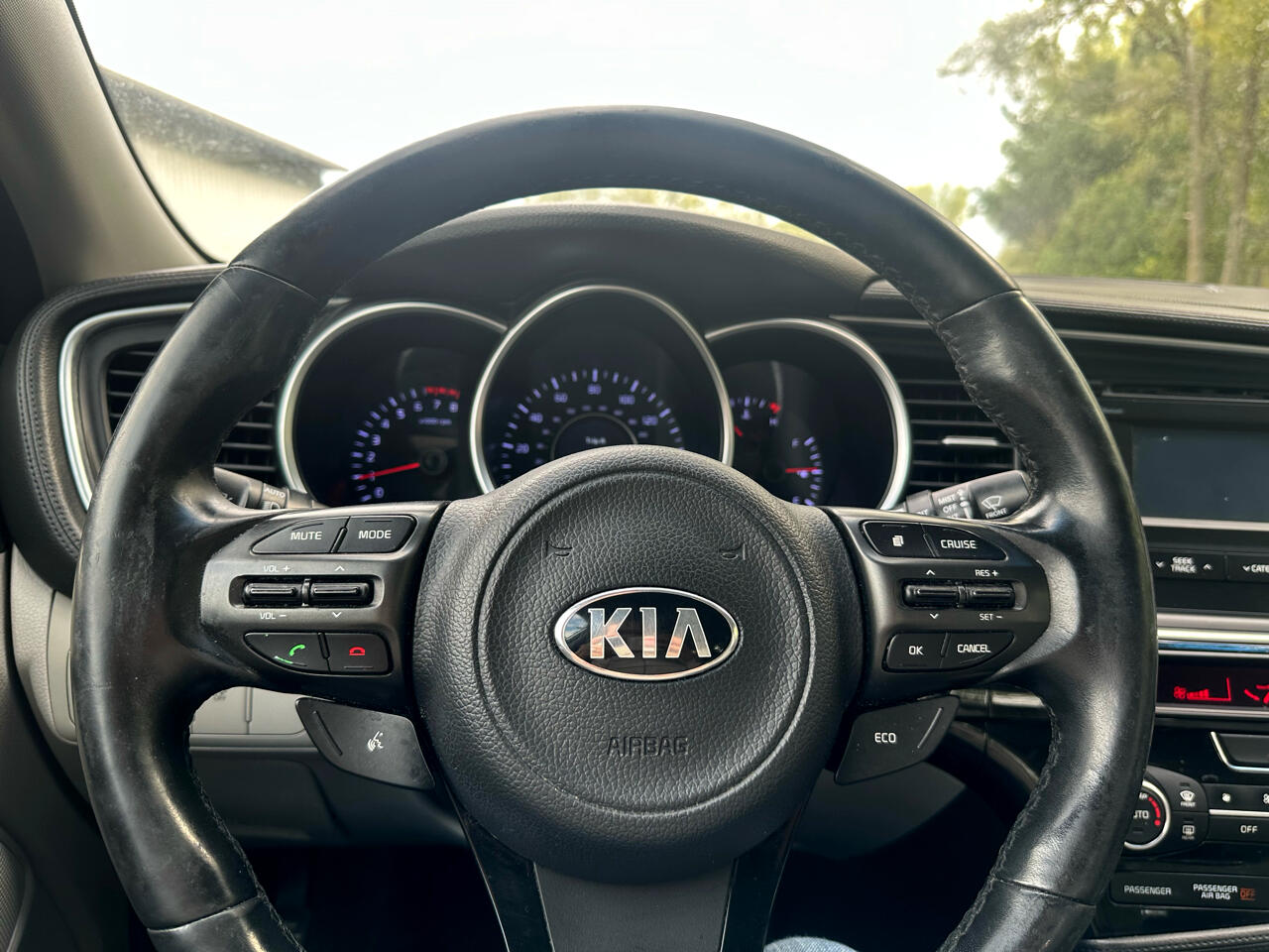Vehicle image 25 of 33