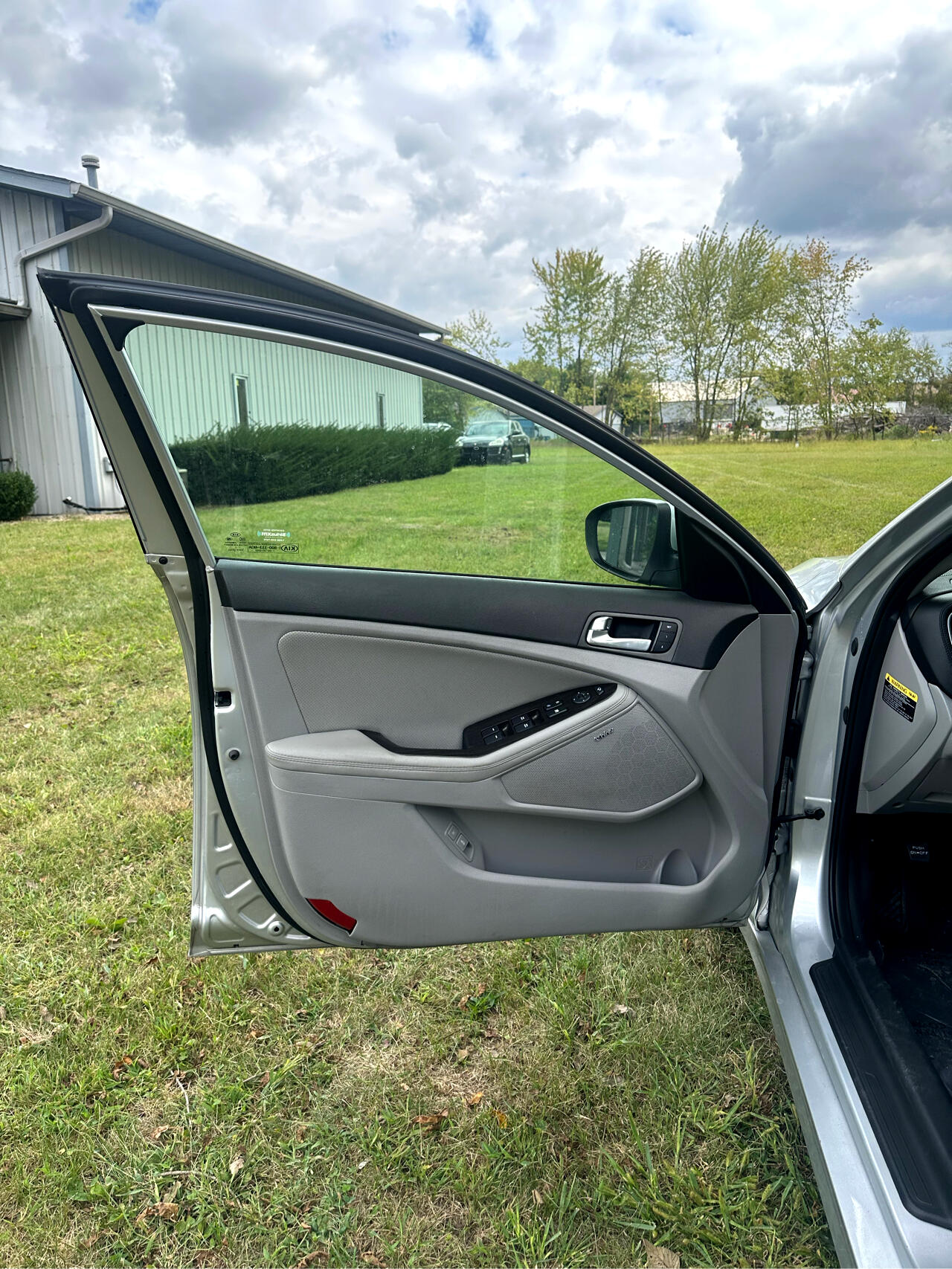 Vehicle image 13 of 33
